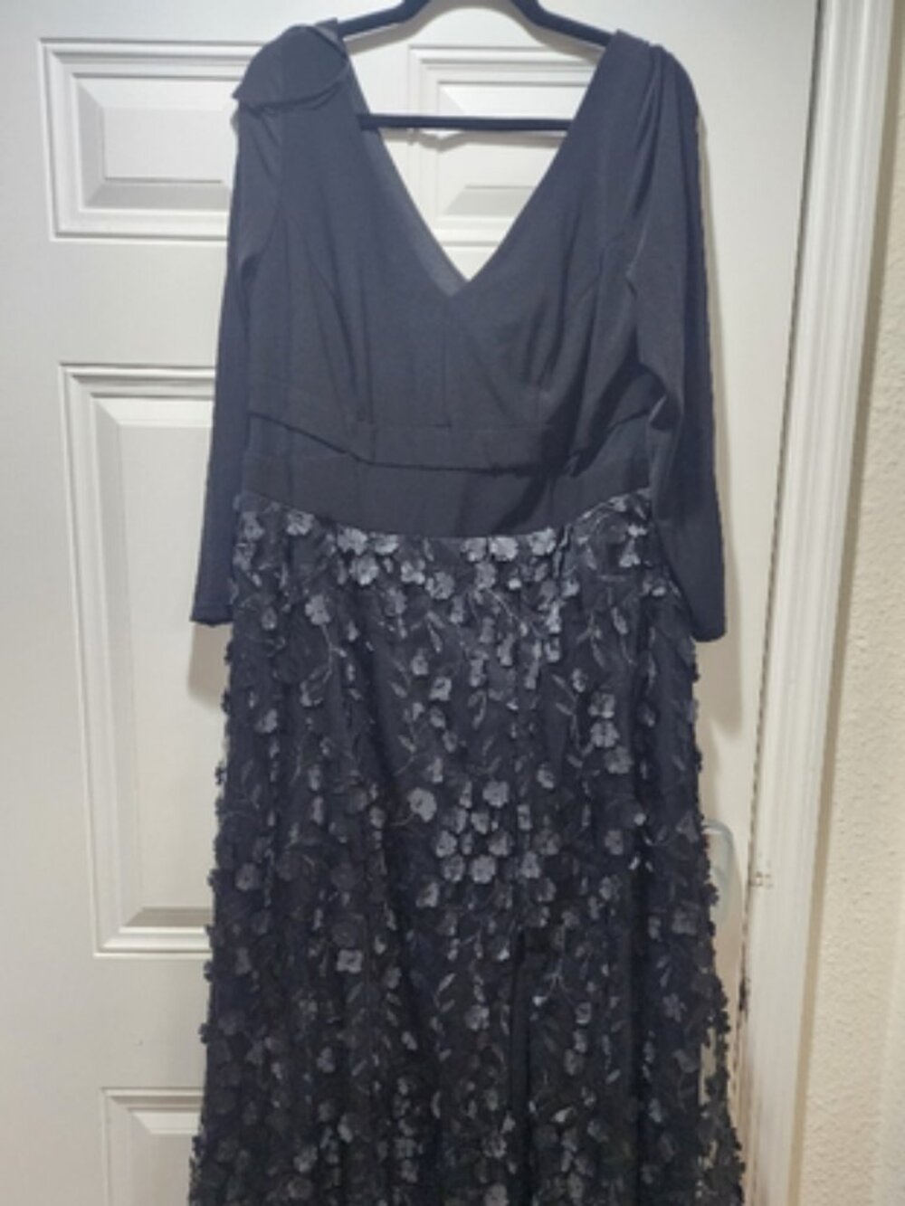 XSCAPE dress 18W WOMEN Black 3D Floral Appliqué Long Sleeve Formal Evening - Picture 2 of 6